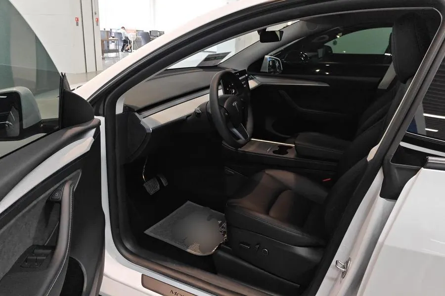 Tesla 2024 Model Y rear-wheel drive version automatic transmission 3