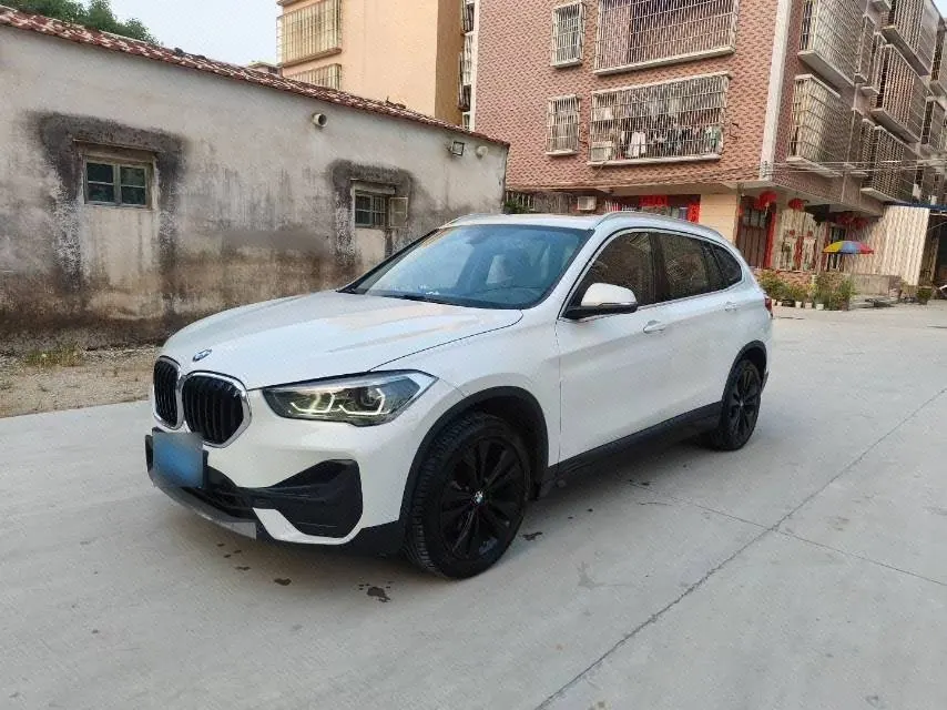 Open image lightbox: BMW 2020 X1 sDrive20Li 1.5T fashion automatic gear