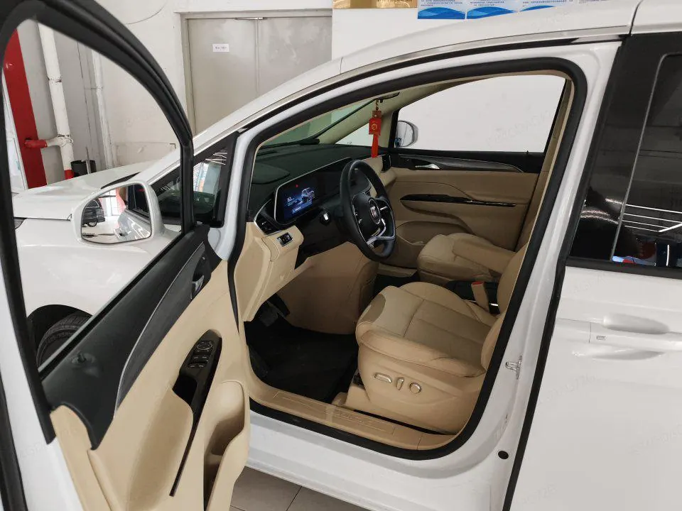 Buick 2025 GL8 Lu Shang 1.5T Premium Edition 7-seat Automatic Gear 2