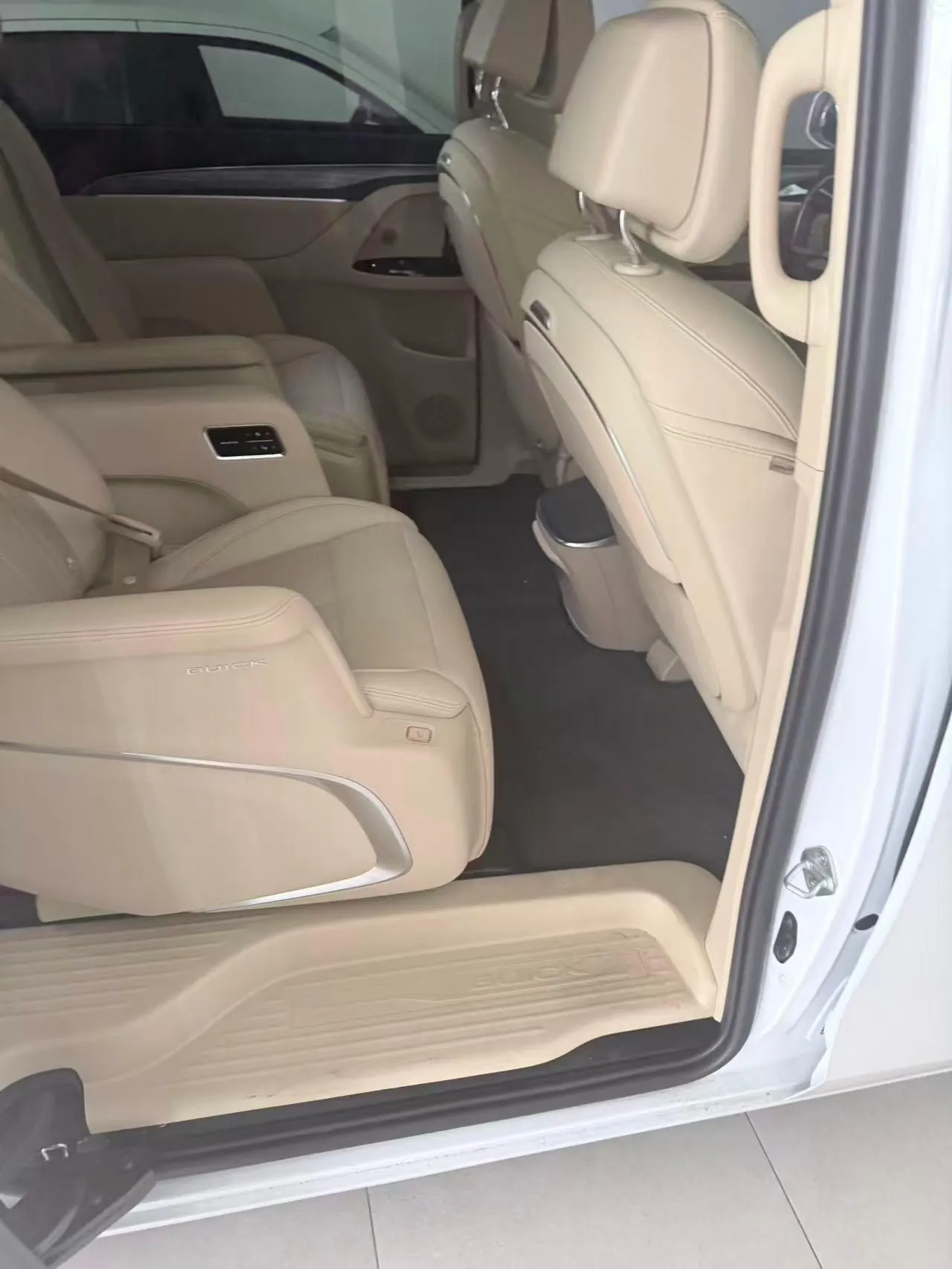 Buick 2025 GL8 Lu Shang 1.5T Premium Edition 7-seat Automatic Gear 4