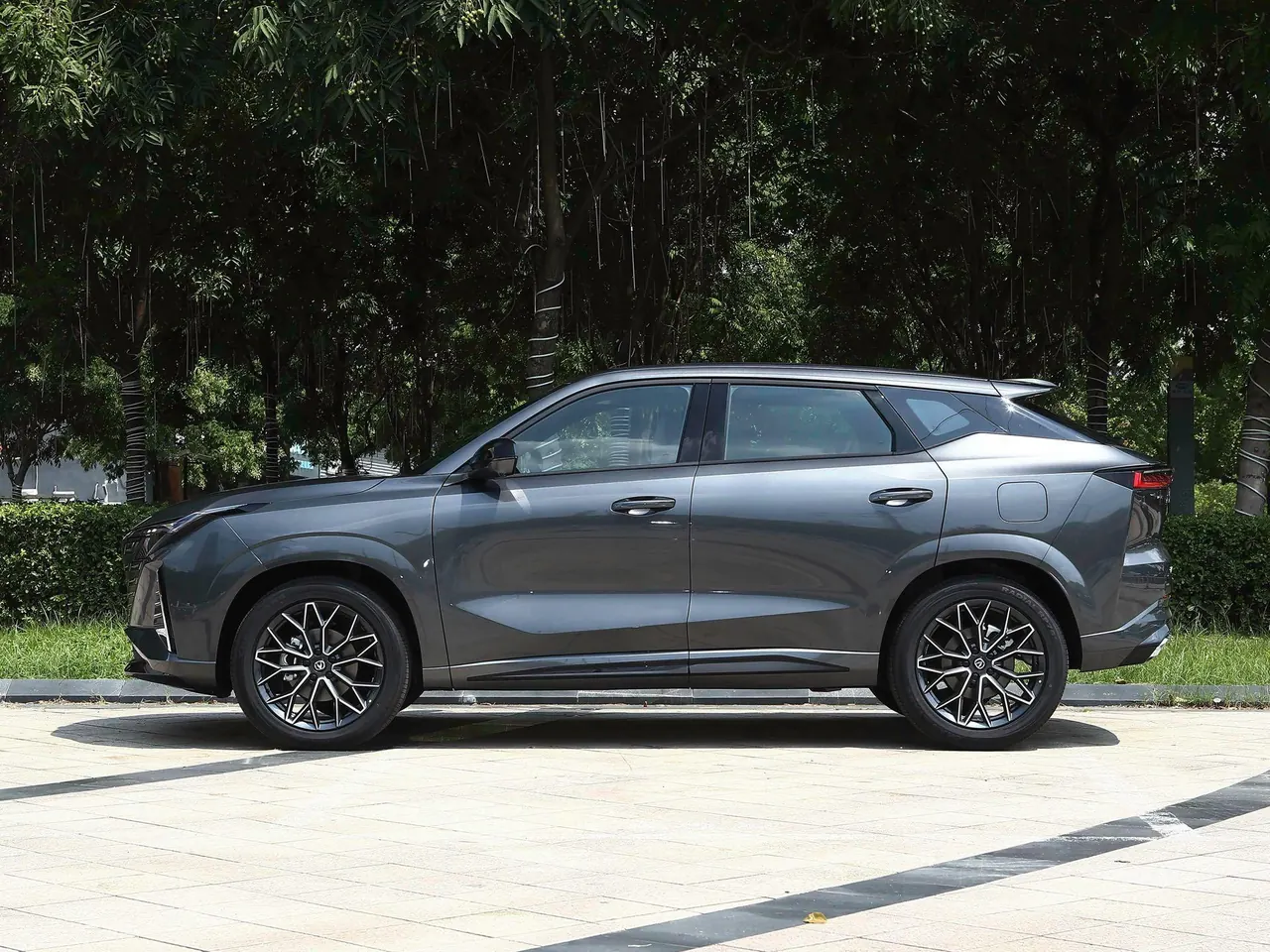 ChangAn 2025 UNI-Z 1.5T Luxury Automatic 3