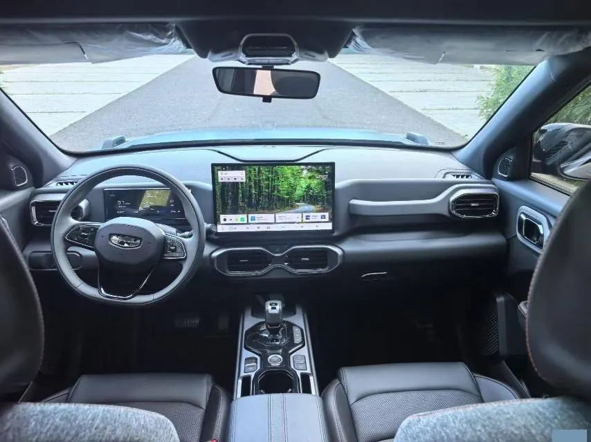 Geely 2025 Denim 1.5TD Trendy Edition Automatic 3