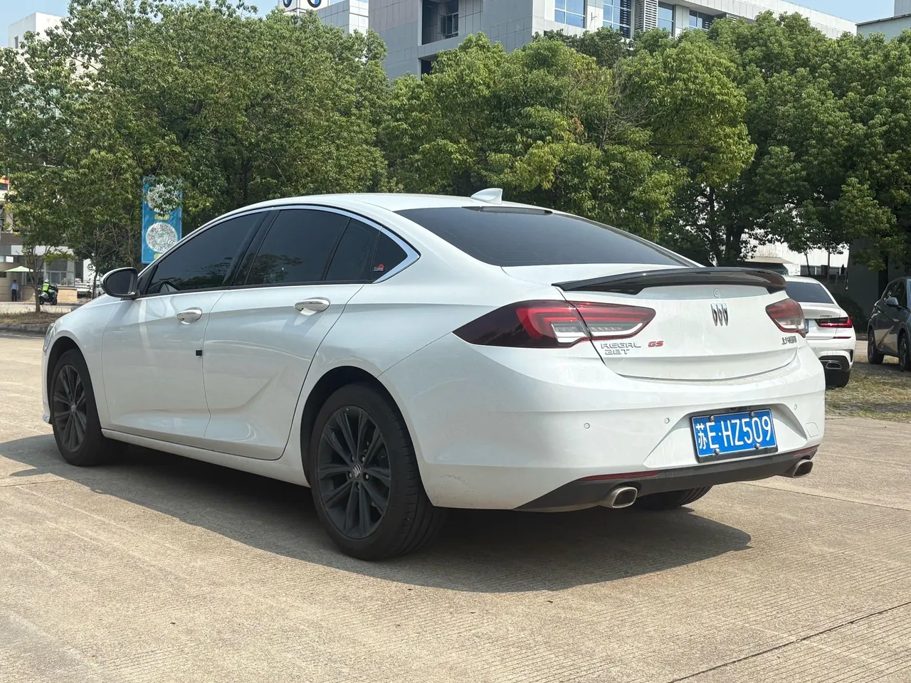 Buick 2025 Regal 2.0T 28T longitudinal edition automatic gear 2