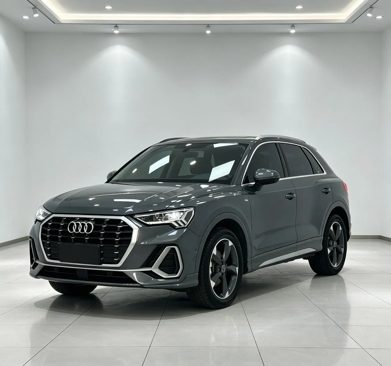 Открыть галерею: Audi 2022 Q3 1.4TFSI 35TFSI Fashion Dynamic Automatic