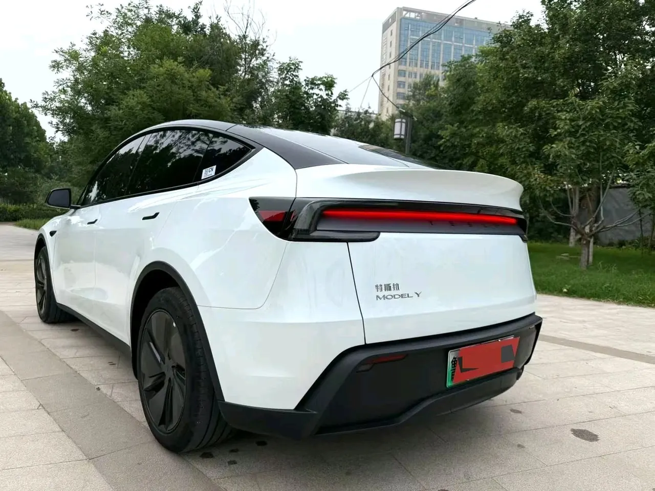 Tesla 2025 Model Y rear-wheel drive version automatic transmission 5