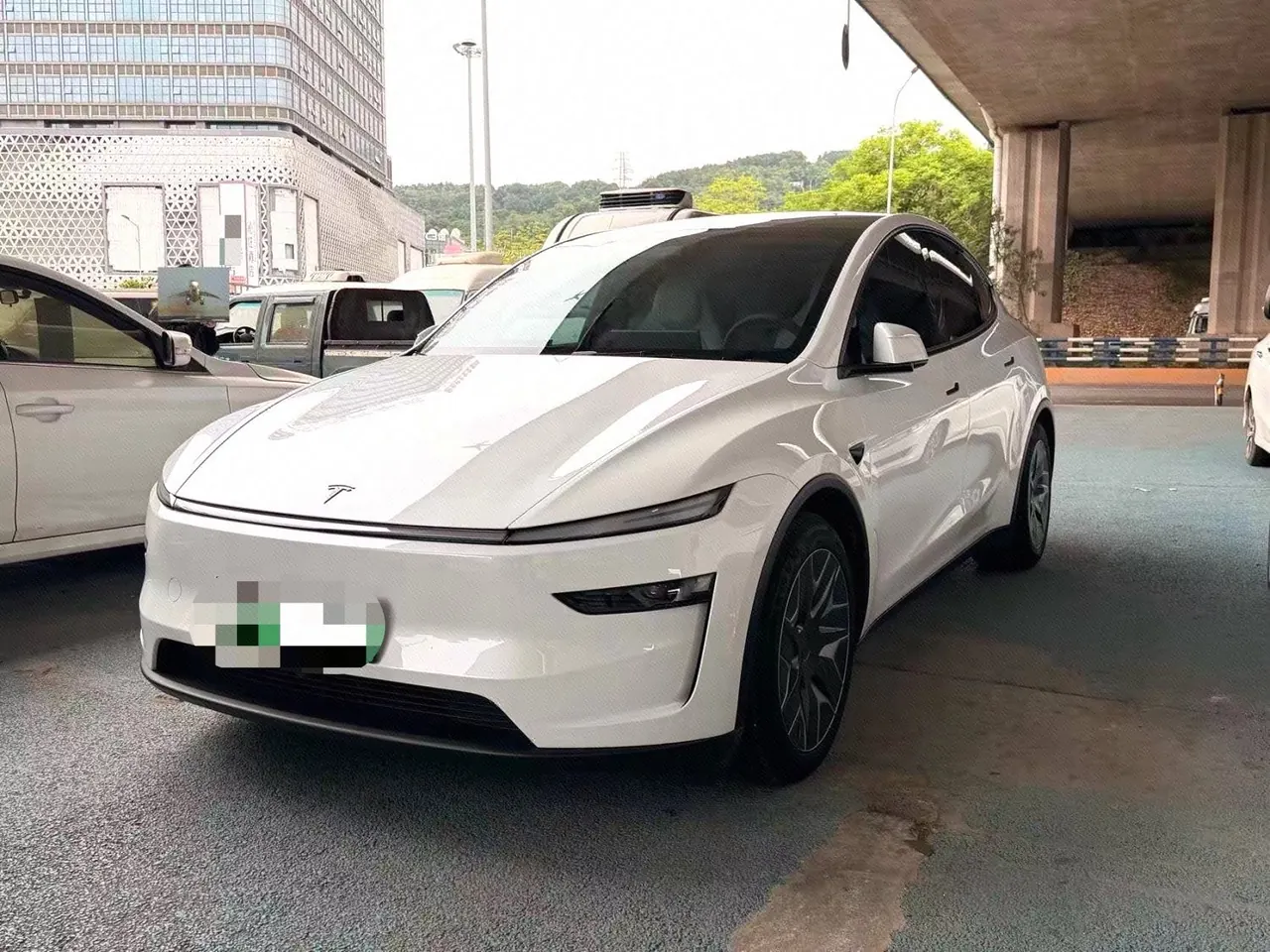 Открыть галерею: Tesla 2025 Model Y L Long Endurance All-Wheel Drive Automatic Transmission