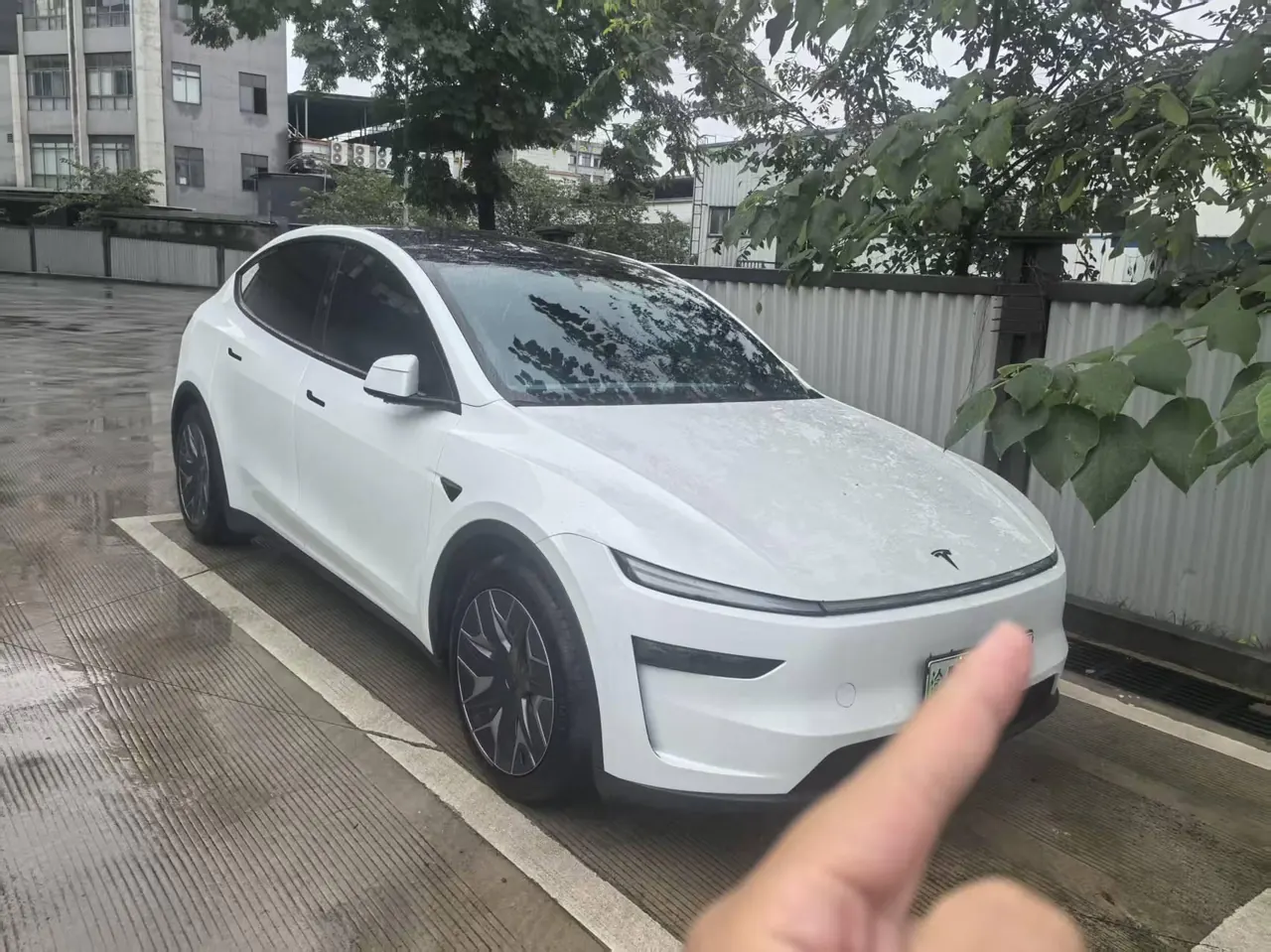 Tesla 2025 Model Y L Long Endurance All-Wheel Drive Automatic Transmission 2