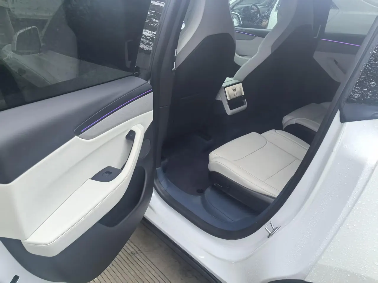 Tesla 2025 Model Y L Long Endurance All-Wheel Drive Automatic Transmission 3