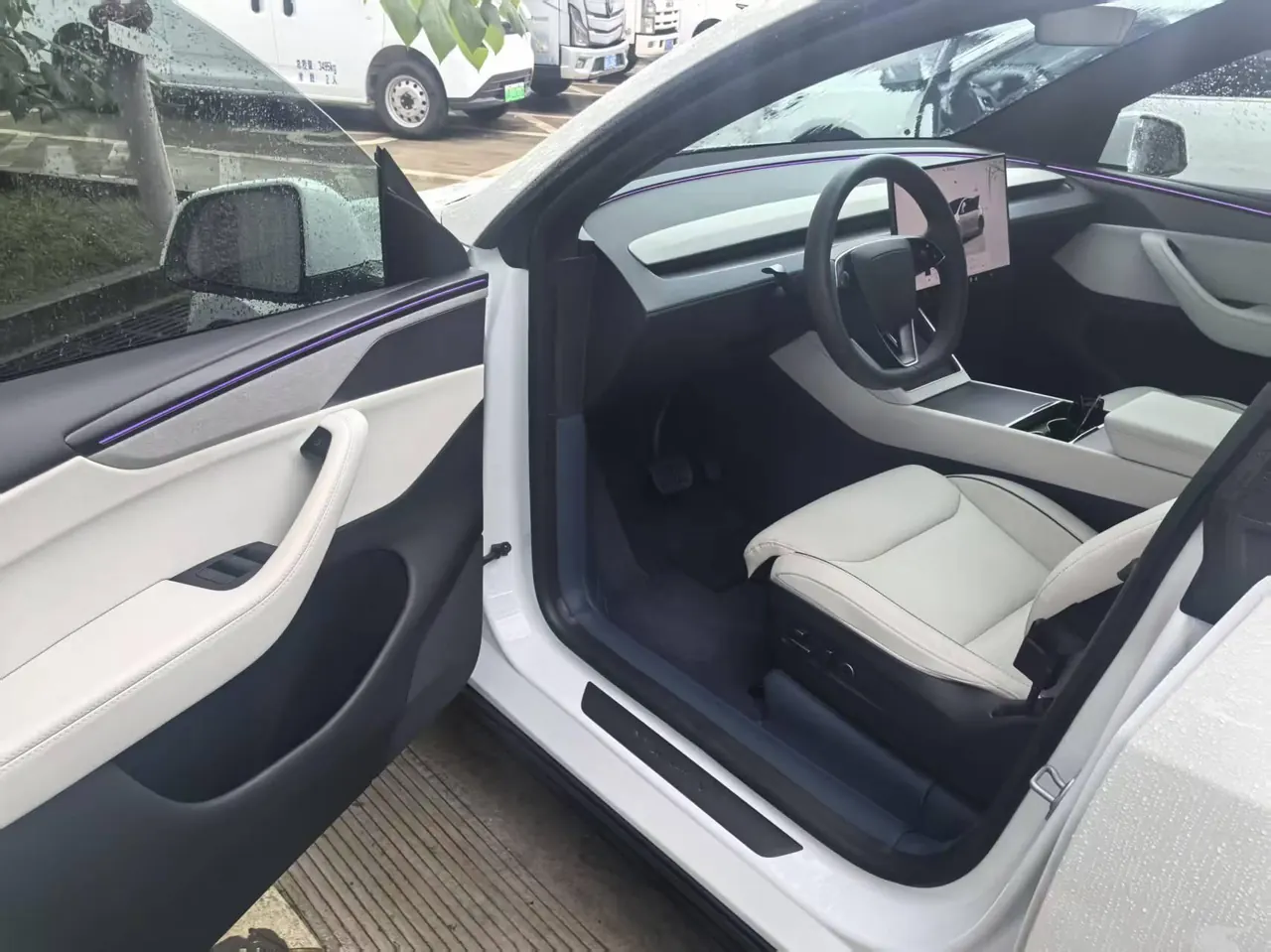 Tesla 2025 Model Y L Long Endurance All-Wheel Drive Automatic Transmission 4
