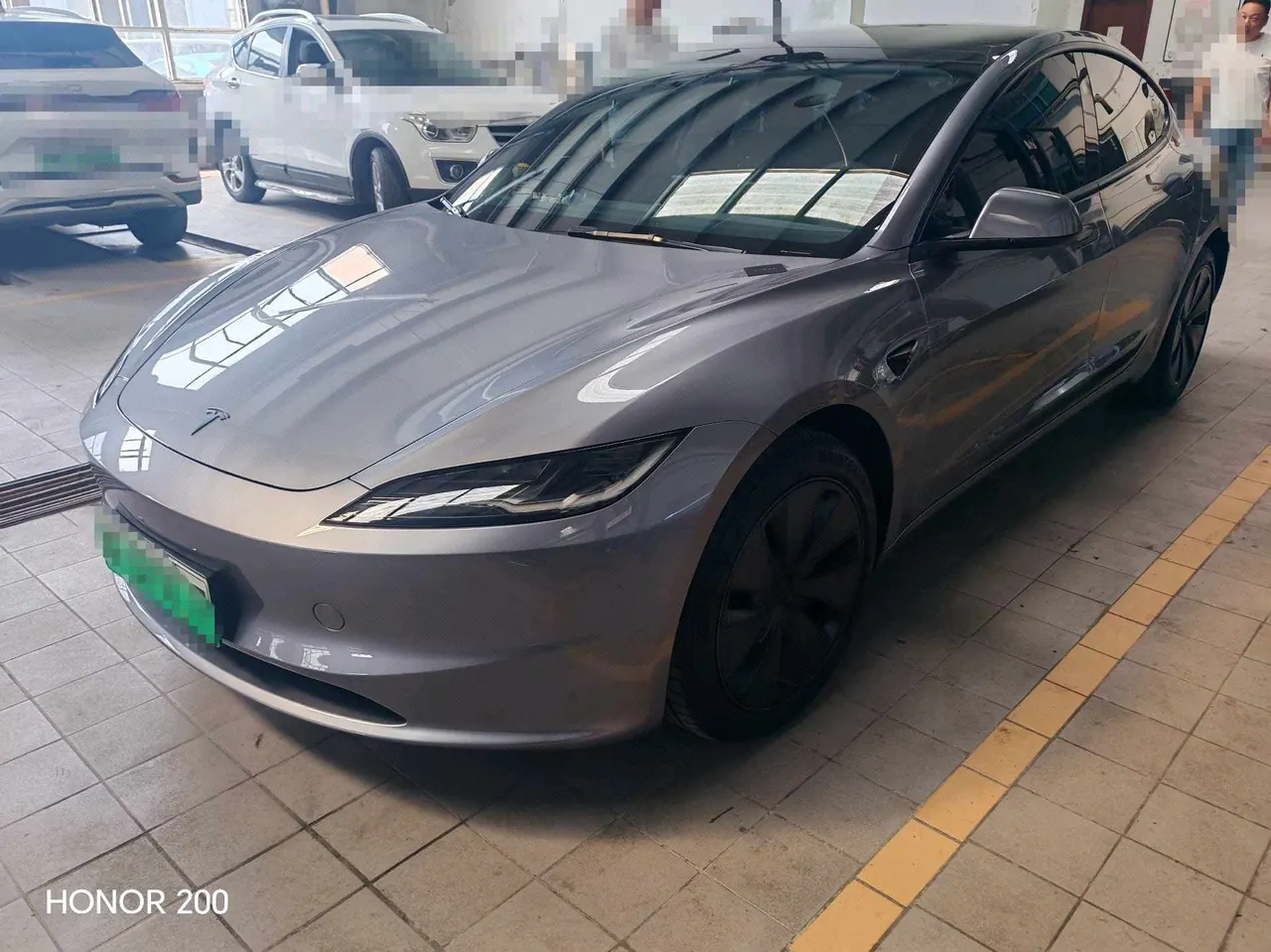 打开图片灯箱:Tesla 2025 Model 3 rear-wheel drive version of automatic transmission