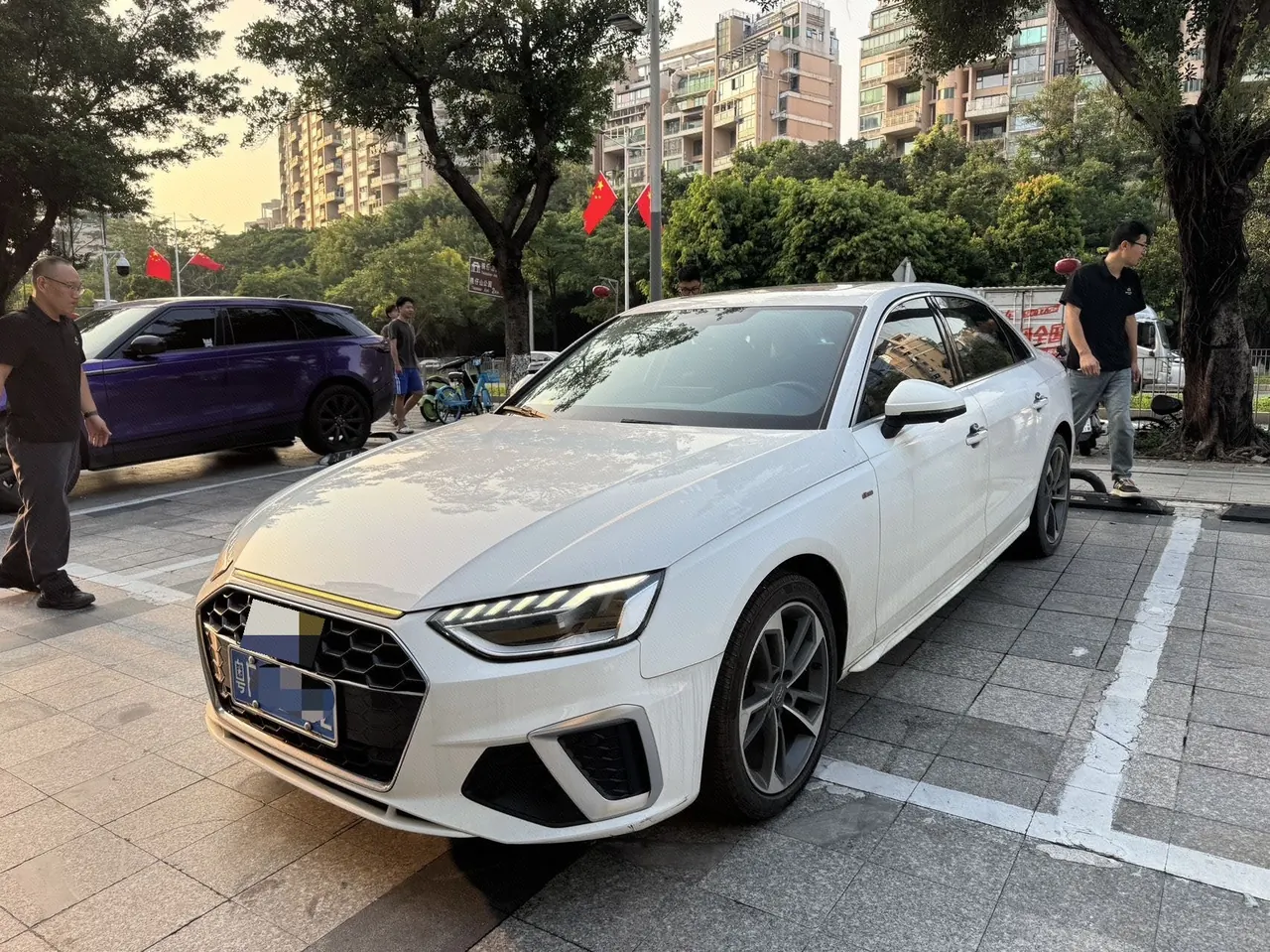 Открыть галерею: Audi 2020 A4L 2.0TFSI 40TFSI Fashion Dynamic Automatic