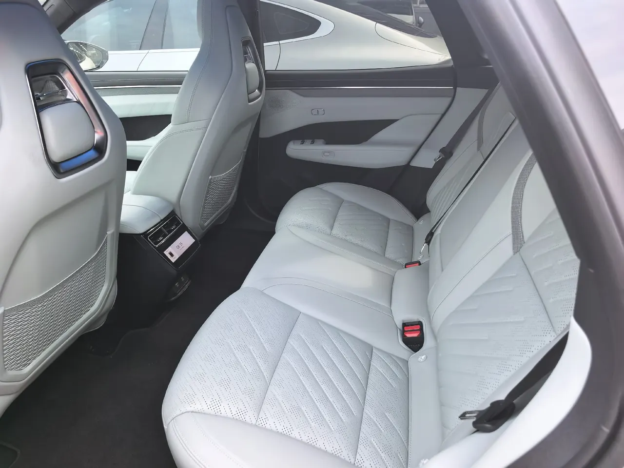 Zeekr 2025 Zeekr 001 YOU version 100kWh four-wheel drive automatic gear 4