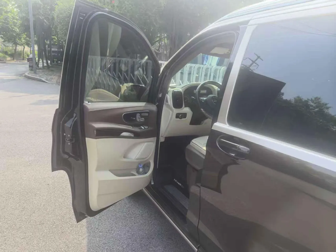 Mercedes Benz 2024 Vito 2.0T Business Edition 7-seat Automatic Gear 2