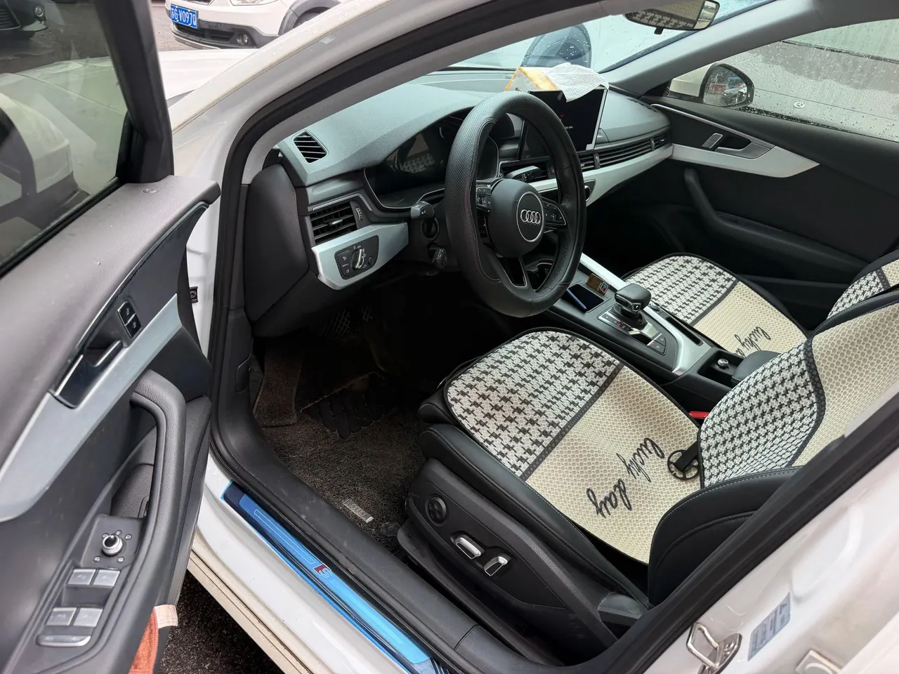 Audi 2025 A4L 2.0TFSI 40TFSI 2 million Yuexiang Edition Fashion Dynamic Automatic Gear 6