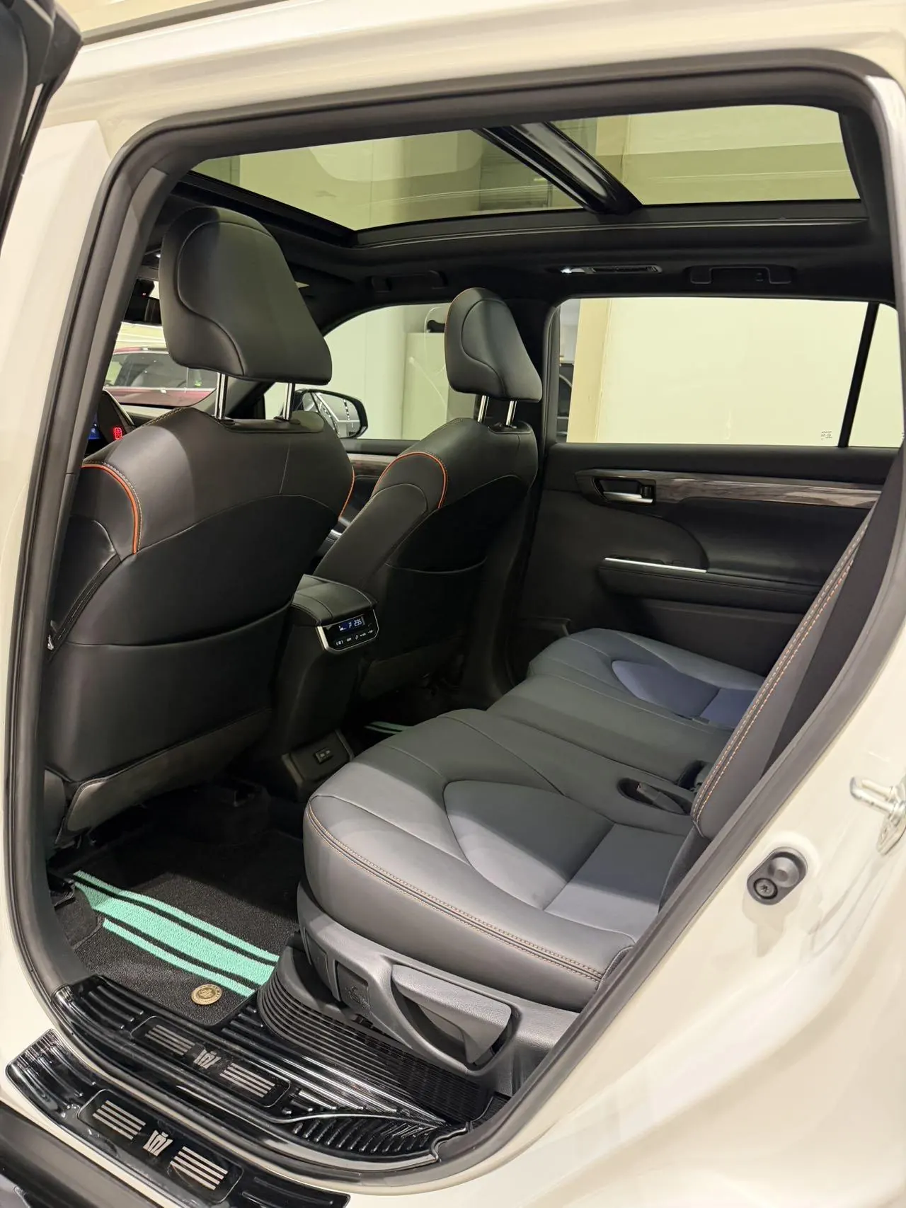 Toyota 2024 Crown Land Release HEV 2.5 Stepless Four-wheel Drive Deluxe Edition Automatic Gear 5