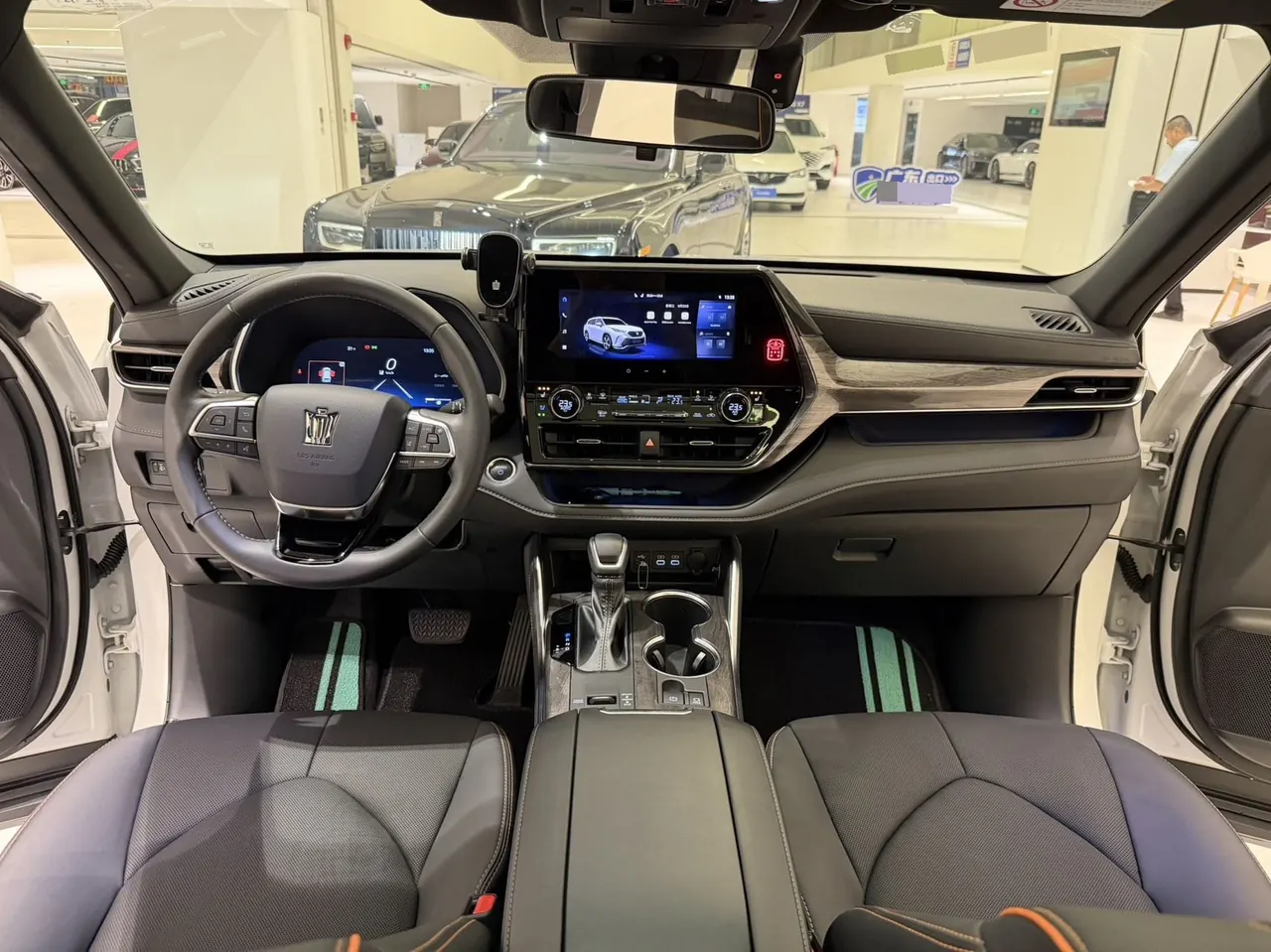 Toyota 2024 Crown Land Release HEV 2.5 Stepless Four-wheel Drive Deluxe Edition Automatic Gear 6