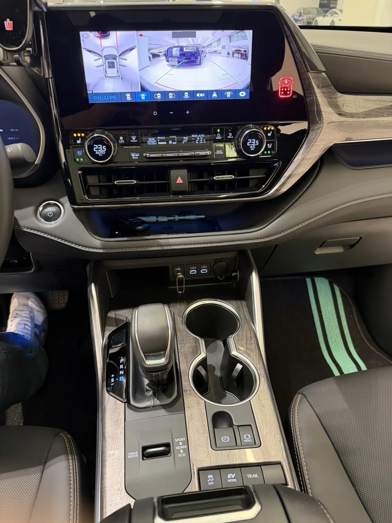 Toyota 2024 Crown Land Release HEV 2.5 Stepless Four-wheel Drive Deluxe Edition Automatic Gear 9