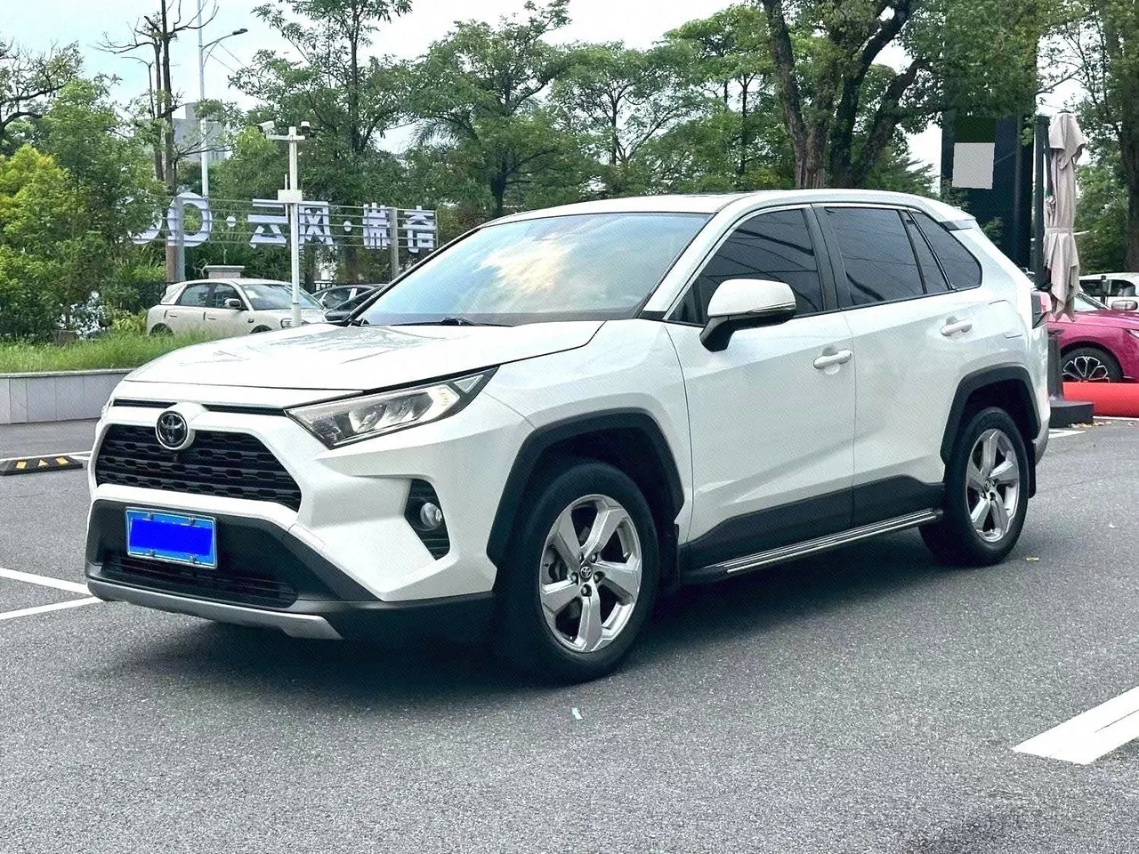 打开图片灯箱:Toyota 2020 RAV4 Rongbo 2.0 Stepless Two-Drive Fashion Edition Automatic Gear