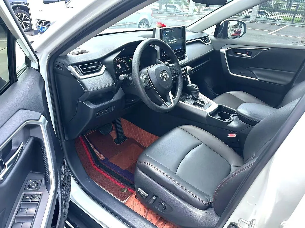 Toyota 2020 RAV4 Rongbo 2.0 Stepless Two-Drive Fashion Edition Automatic Gear 4