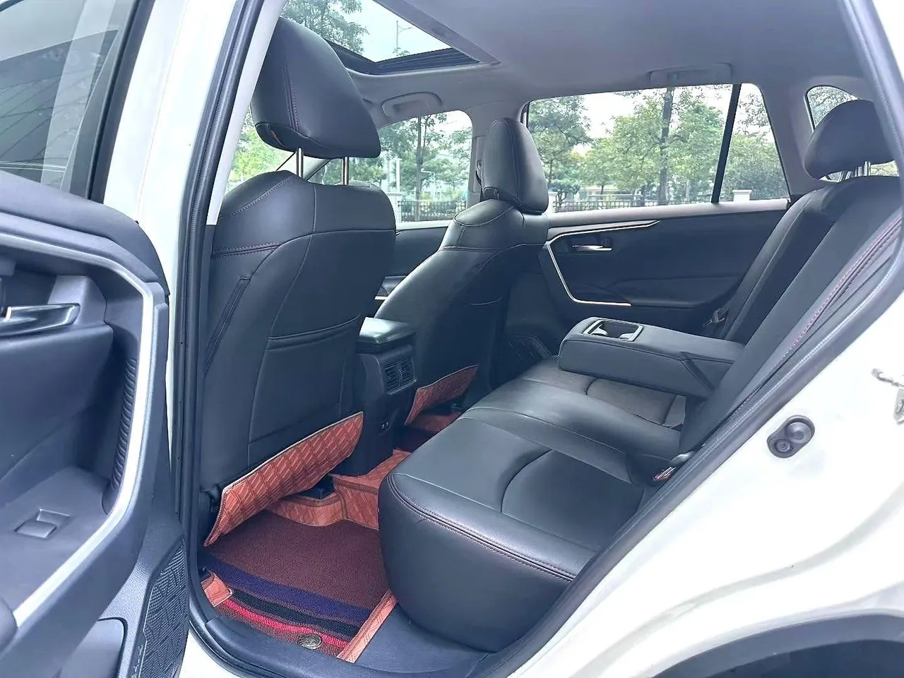 Toyota 2020 RAV4 Rongbo 2.0 Stepless Two-Drive Fashion Edition Automatic Gear 9