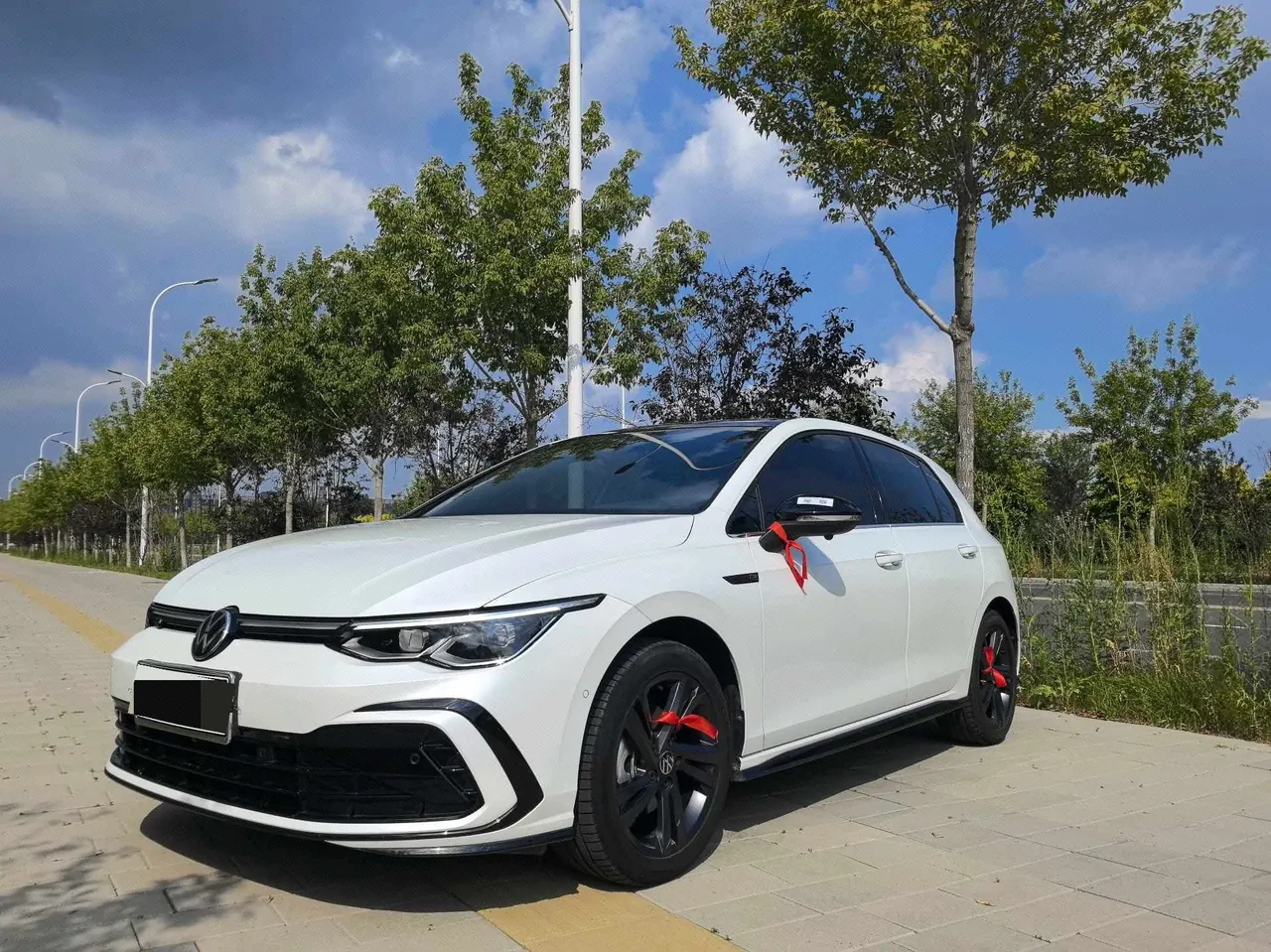 Open image lightbox: Volkswagen 2023 Golf 8 R-Line 1.4TSI 280TSI Lite Automatic