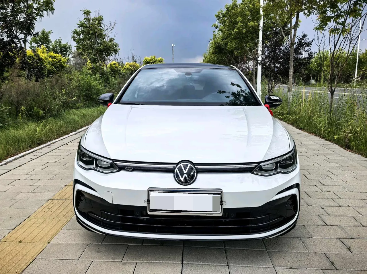 Volkswagen 2023 Golf 8 R-Line 1.4TSI 280TSI Lite Automatic 3