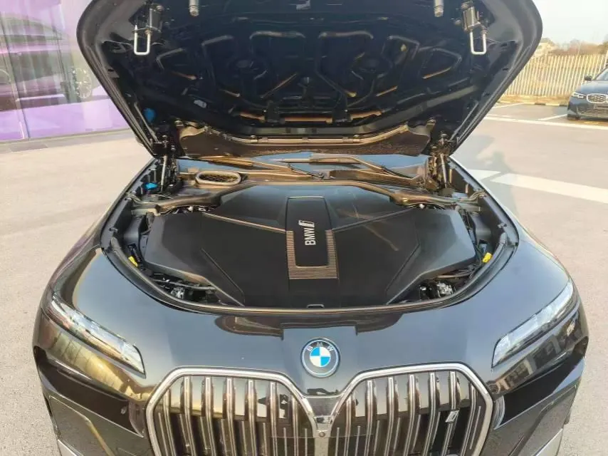 BMW i7 (Imported) 2023 i7 eDrive50L Enjoy M Sports Suit Automatic Gear 3