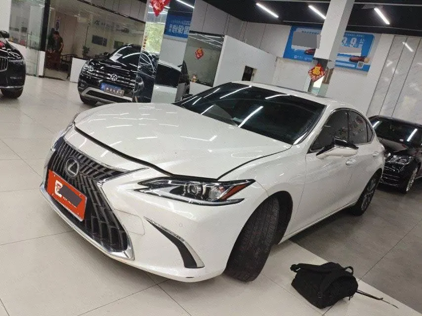 Открыть галерею: Lexus ES (Imported) 2022 ES200 2.0 Stepless Premium Edition Automatic Gear
