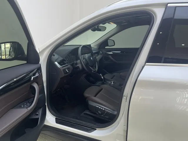 BMW 2020 X1 sDrive25Li 2.0T Leading Automatic Gear 4