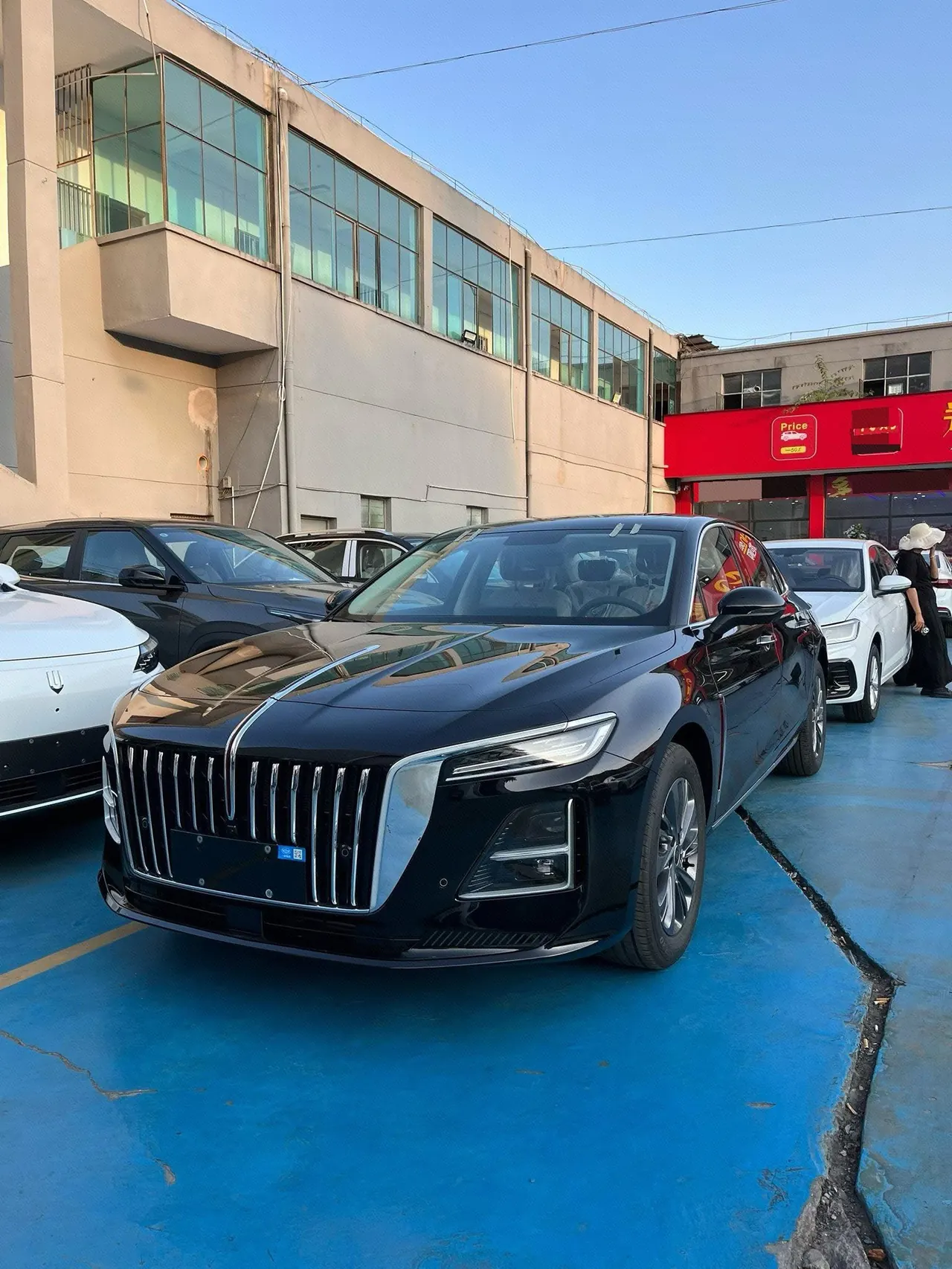 Открыть галерею: HongQi 2026 H5 1.5T Flag Rhyme Pro Edition Automatic Gear