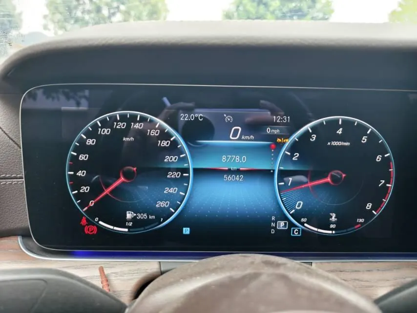 Mercedes Benz E Class 2023 E 300 L 2.0T Luxury Automatic Gear 14