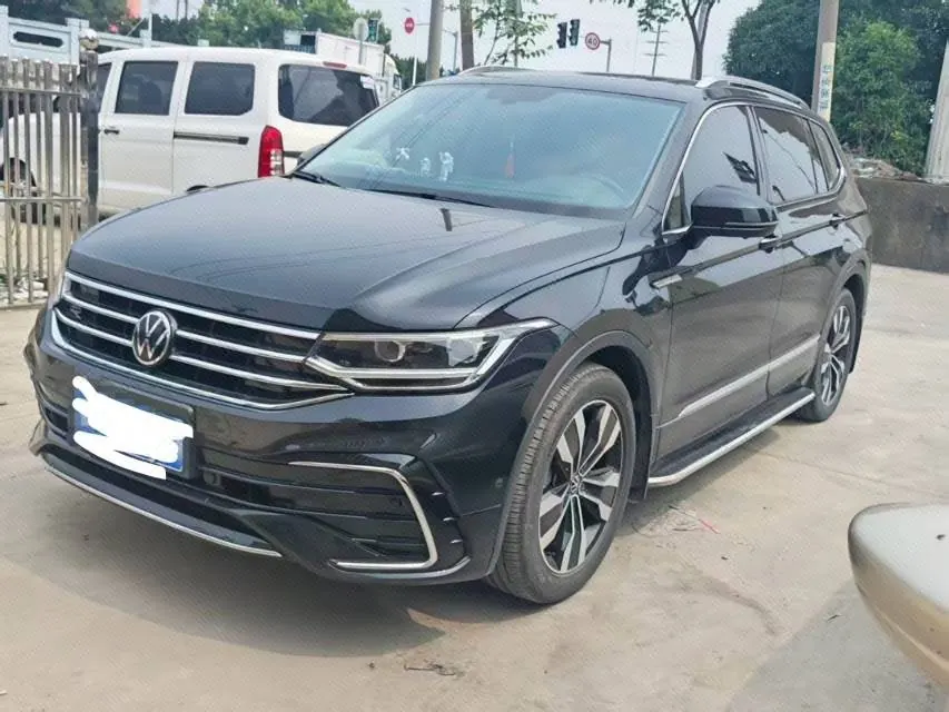 Открыть галерею: Volkswagen 2024 Tiguan L R-Line 2.0TSI 330TSI Two-Drive R-Line Overdrive Automatic Gear