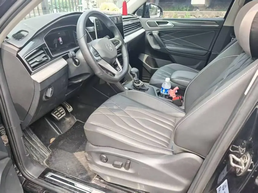 Volkswagen 2024 Tiguan L R-Line 2.0TSI 330TSI Two-Drive R-Line Overdrive Automatic Gear 3