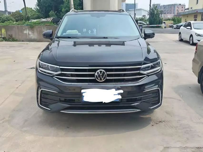 Volkswagen 2024 Tiguan L R-Line 2.0TSI 330TSI Two-Drive R-Line Overdrive Automatic Gear 4