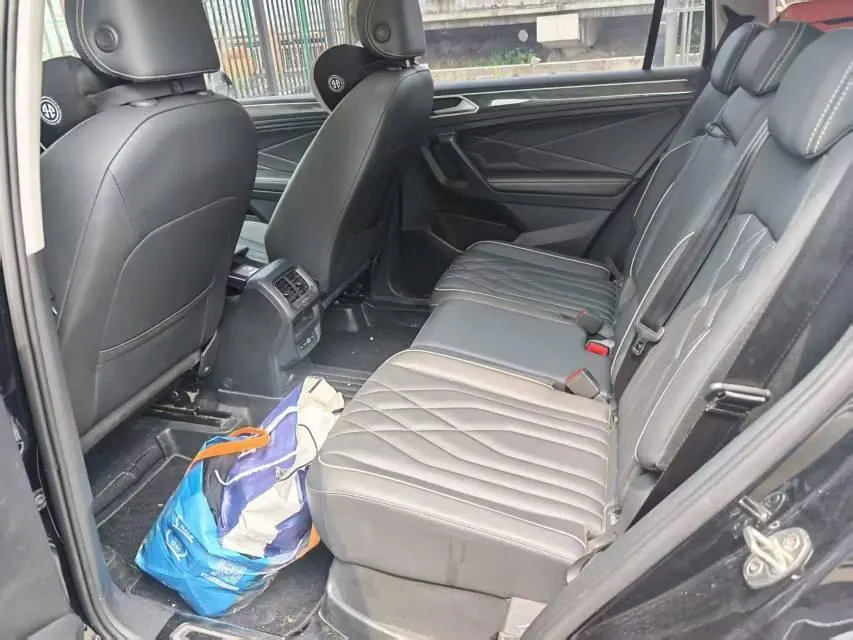 Volkswagen 2024 Tiguan L R-Line 2.0TSI 330TSI Two-Drive R-Line Overdrive Automatic Gear 5