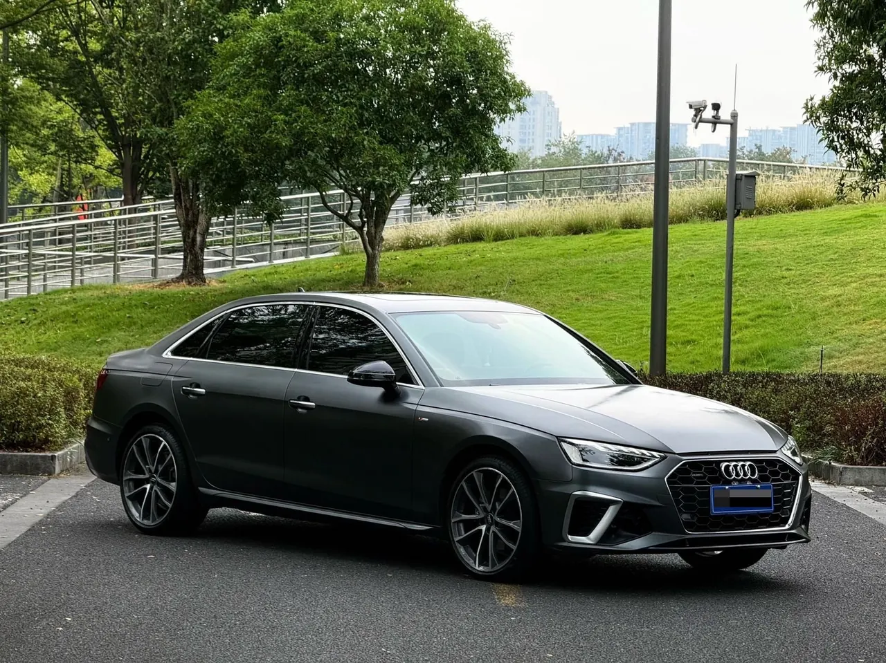 Audi 2020 A4L 2.0TFSI 40TFSI Quattro Deluxe Dynamic Automatic 3