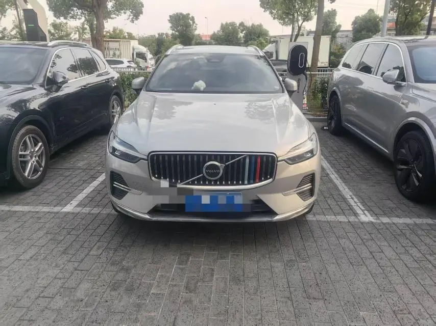 Volvo 2023 XC60 48V 2.0T B5 4-wheel drive Zhiyuan Deluxe Edition Automatic Gear 2
