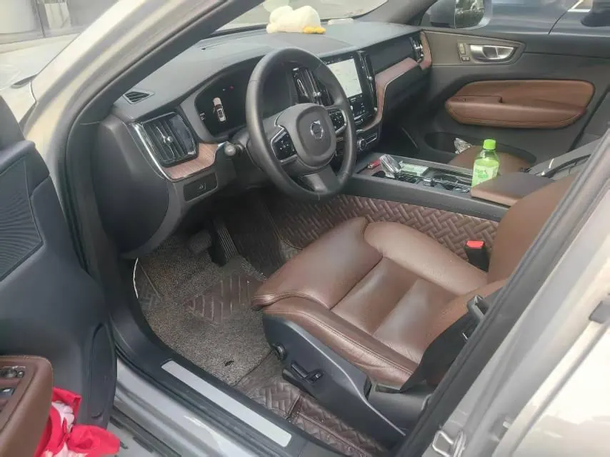 Volvo 2023 XC60 48V 2.0T B5 4-wheel drive Zhiyuan Deluxe Edition Automatic Gear 3
