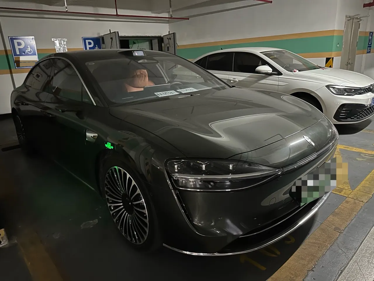 Luxeed 2026 S9 Ultra Rear Drive 53kWh(896 Line Laser Radar) Automatic Gear 3