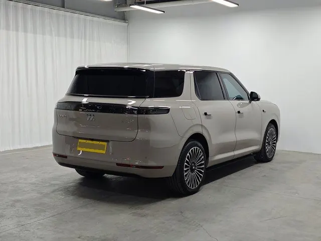 IM 2026 IM LS8 66 Ultra Technology Flagship Large Five-seater Automatic Transmission 2