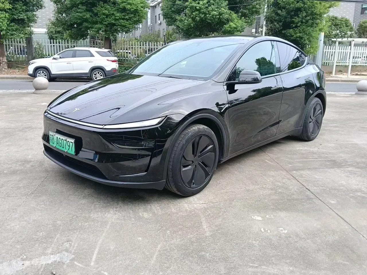 Open image lightbox: Tesla 2026 Model Y Rear-Wheel-Drive Automatic