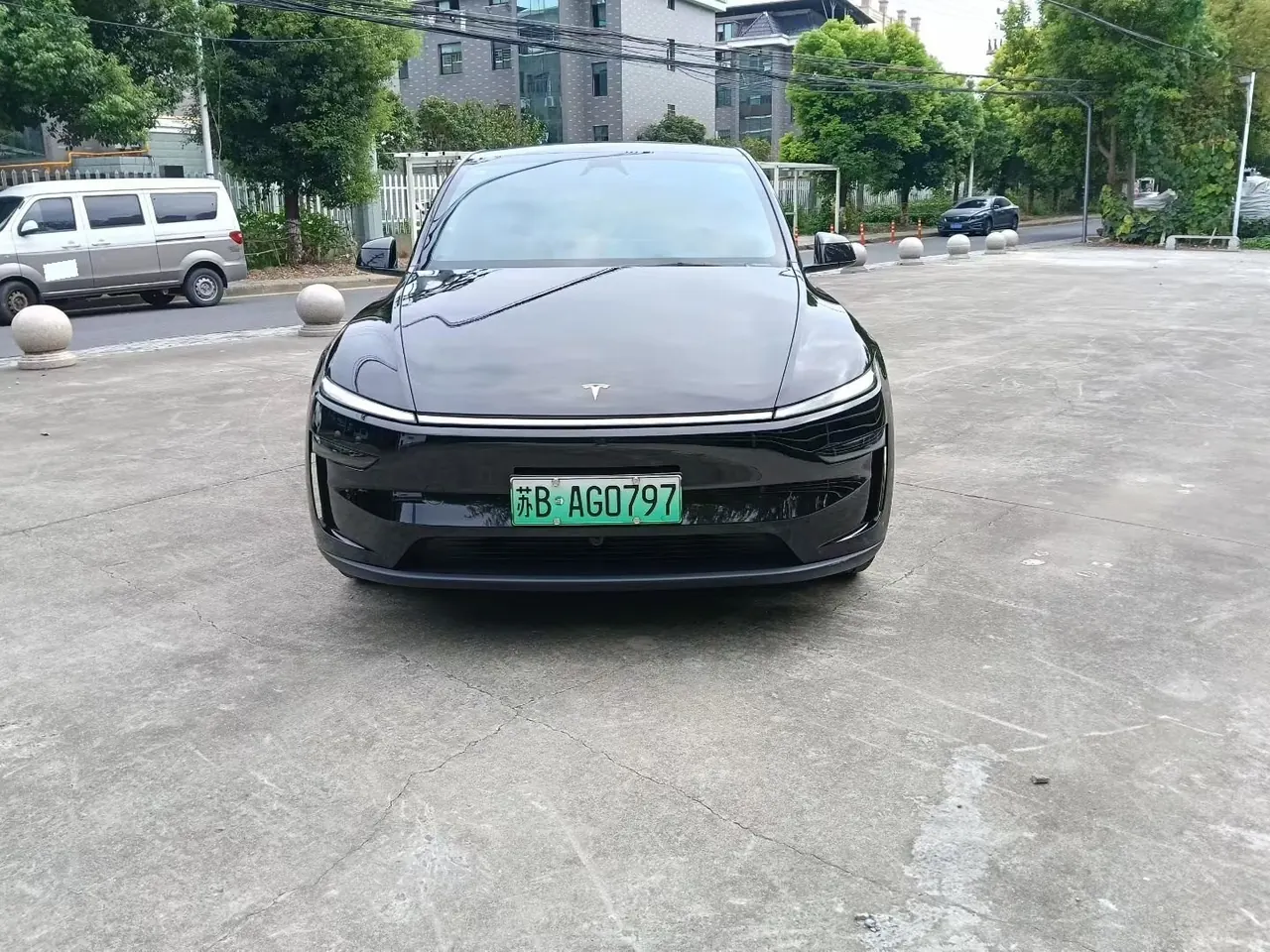 Tesla 2026 Model Y Rear-Wheel-Drive Automatic 3