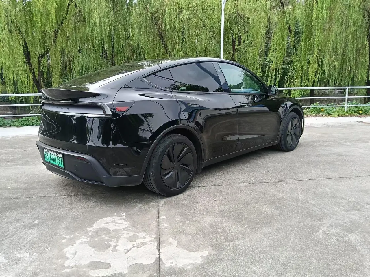 Tesla 2026 Model Y Rear-Wheel-Drive Automatic 4