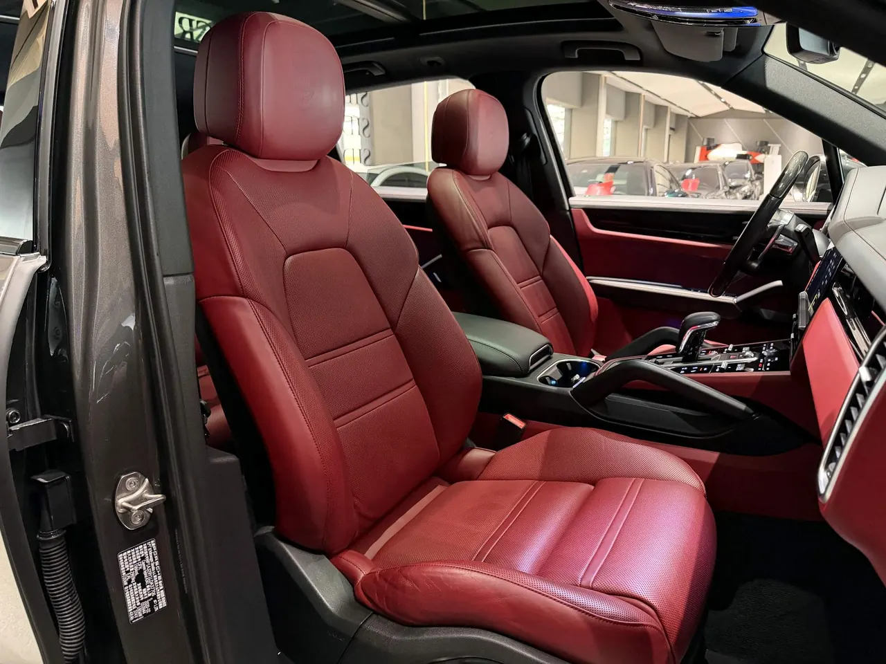 Porsche Cayenne New Energy (Imported) 2020 Cayenne Oil and Electric Hybrid 2.0T Automatic Gear 16
