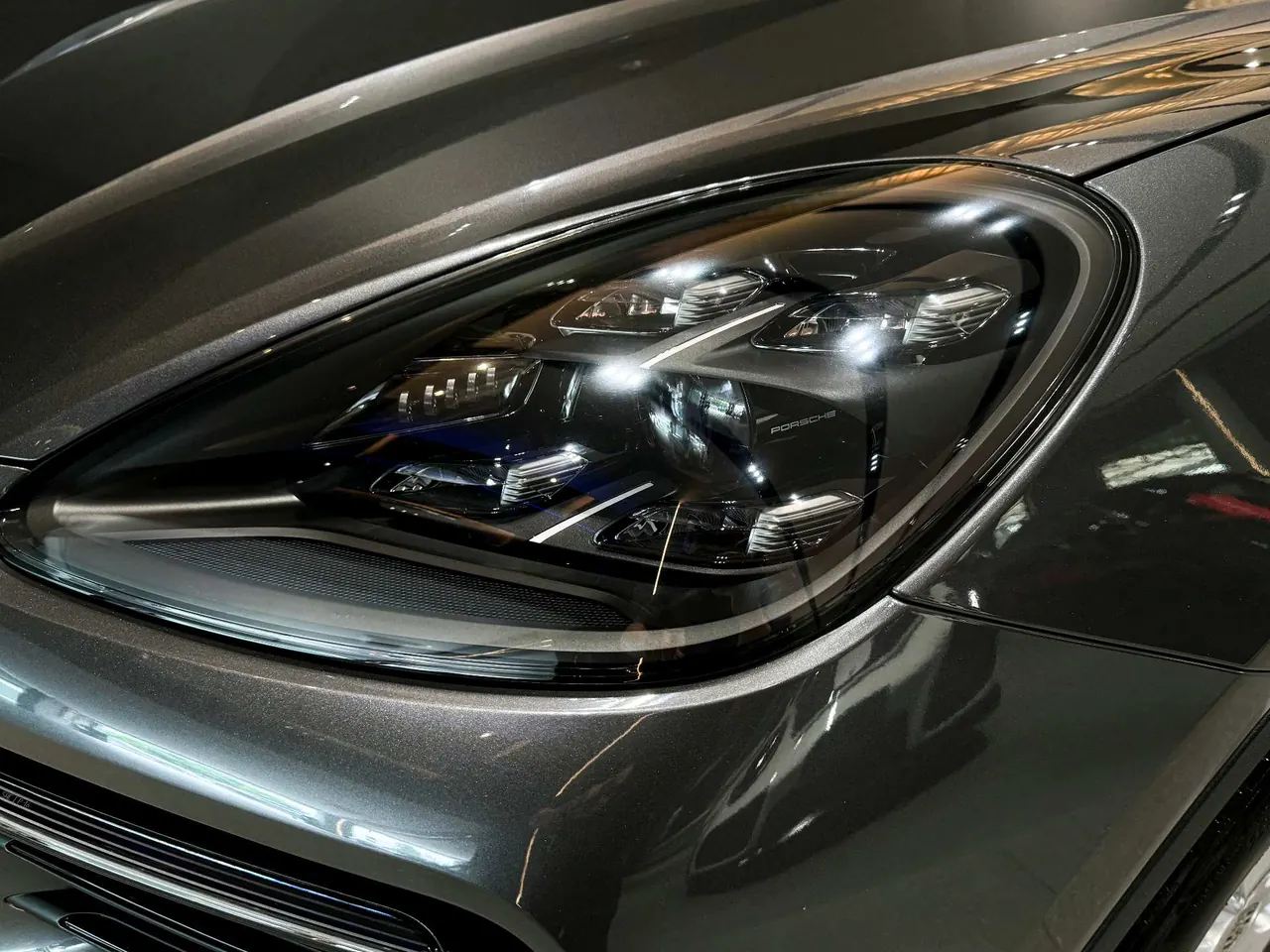 Porsche Cayenne New Energy (Imported) 2020 Cayenne Oil and Electric Hybrid 2.0T Automatic Gear 17