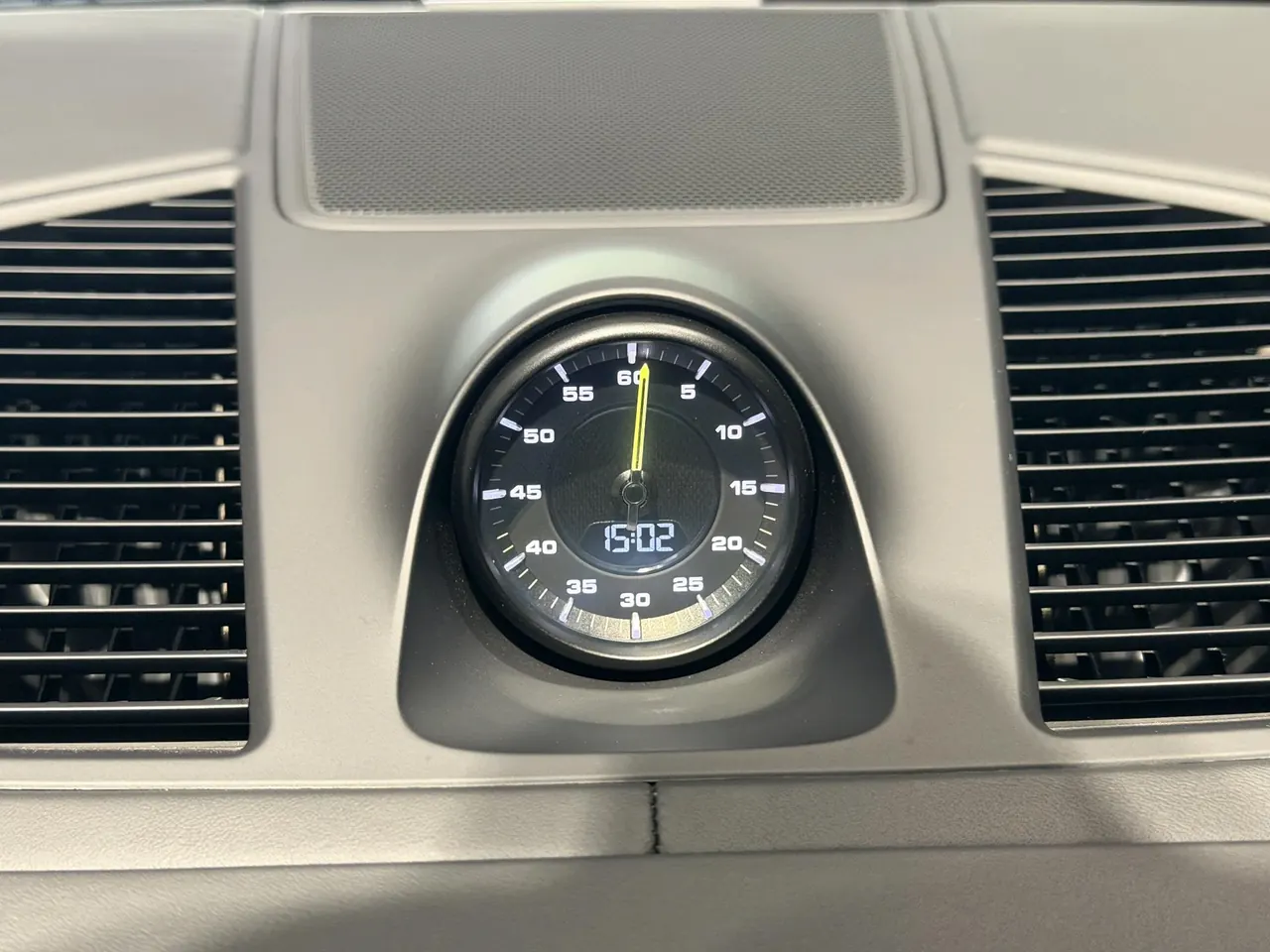 Porsche Cayenne New Energy (Imported) 2020 Cayenne Oil and Electric Hybrid 2.0T Automatic Gear 19