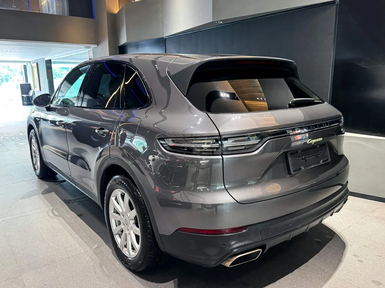 Porsche Cayenne New Energy (Imported) 2020 Cayenne Oil and Electric Hybrid 2.0T Automatic Gear 3