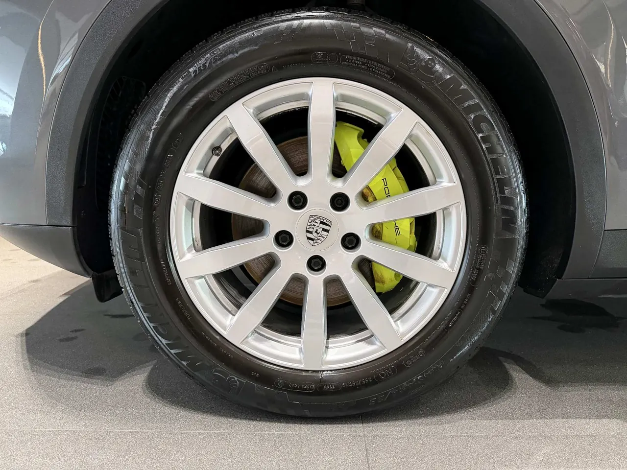 Porsche Cayenne New Energy (Imported) 2020 Cayenne Oil and Electric Hybrid 2.0T Automatic Gear 5