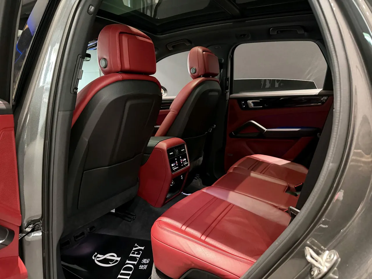 Porsche Cayenne New Energy (Imported) 2020 Cayenne Oil and Electric Hybrid 2.0T Automatic Gear 8