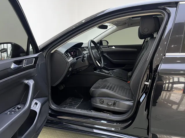 Volkswagen 2020 Magotan 2.0TSI 330TSI luxury automatic transmission 4